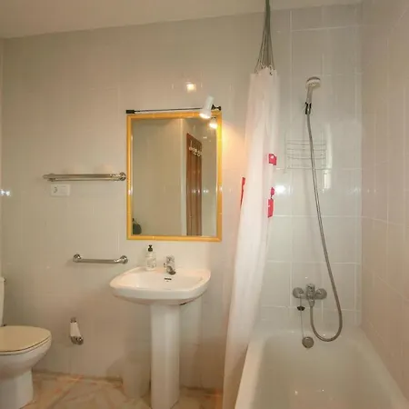 2 Bedroom Stunning In *